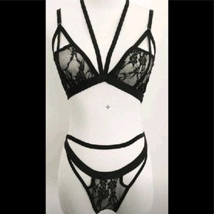 Beautiful lace Sexy lingerie, black/white color.